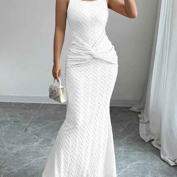 NWT Sleeveless Twist Knot Body-con Dress - Picture 1 of 4